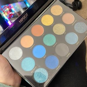 Hipdot eyeshadow palette